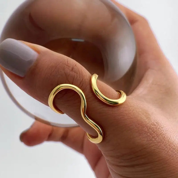 Anel Fashion Dourado 18K em Aço Inoxidável – Charme e Estilo à Prova d’Água