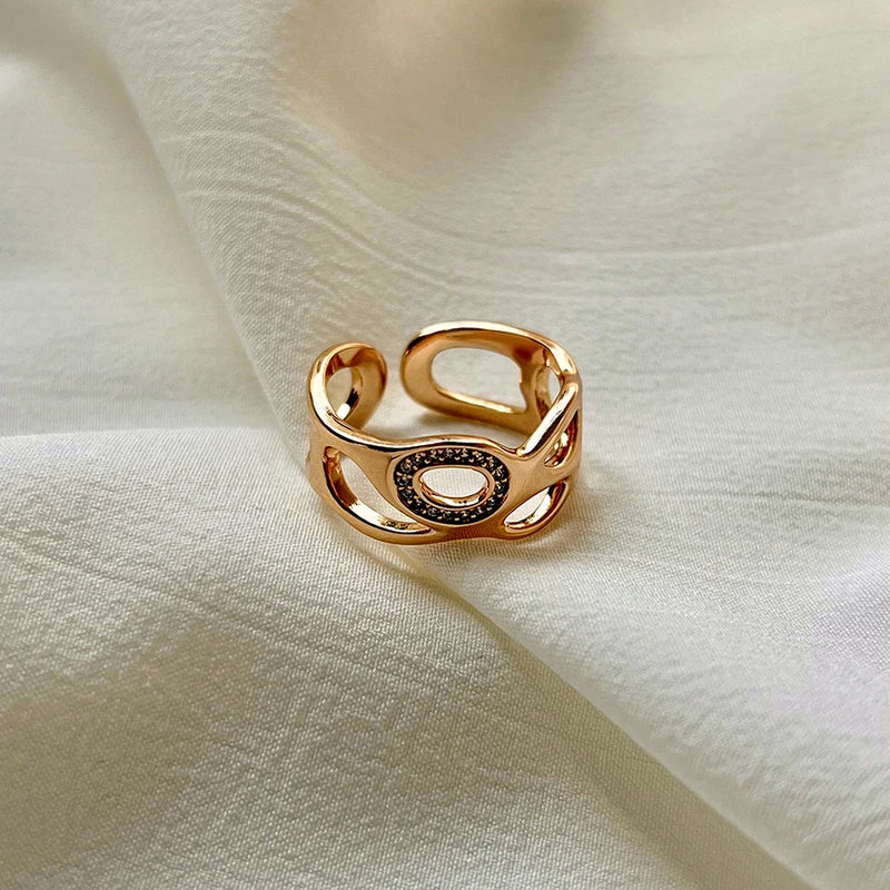 Anel Duplo Cruzado Feminino em Aço Inoxidável Banhado a Ouro – Design Luxuoso com Zircônia