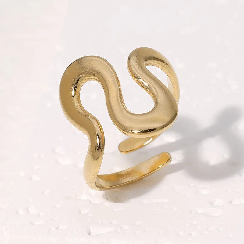 Anel Fashion Dourado 18K em Aço Inoxidável – Charme e Estilo à Prova d’Água