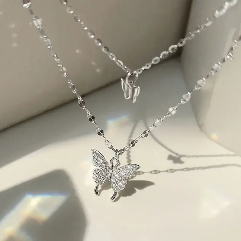 Colar Duplo Borboleta Brilhante – Elegância Feminina para Festas e Presentes