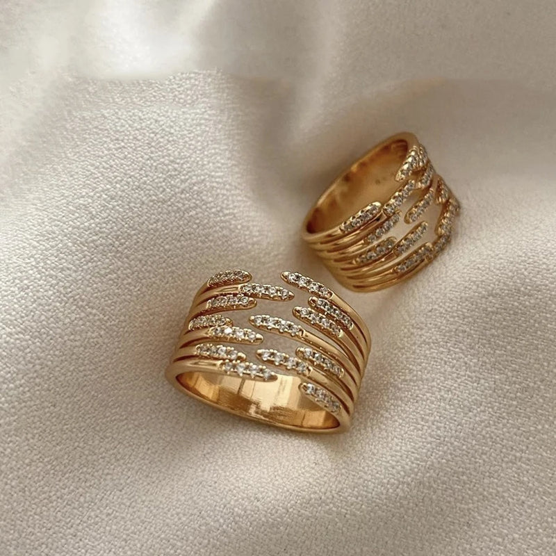 Anel Duplo Cruzado Feminino em Aço Inoxidável Banhado a Ouro – Design Luxuoso com Zircônia