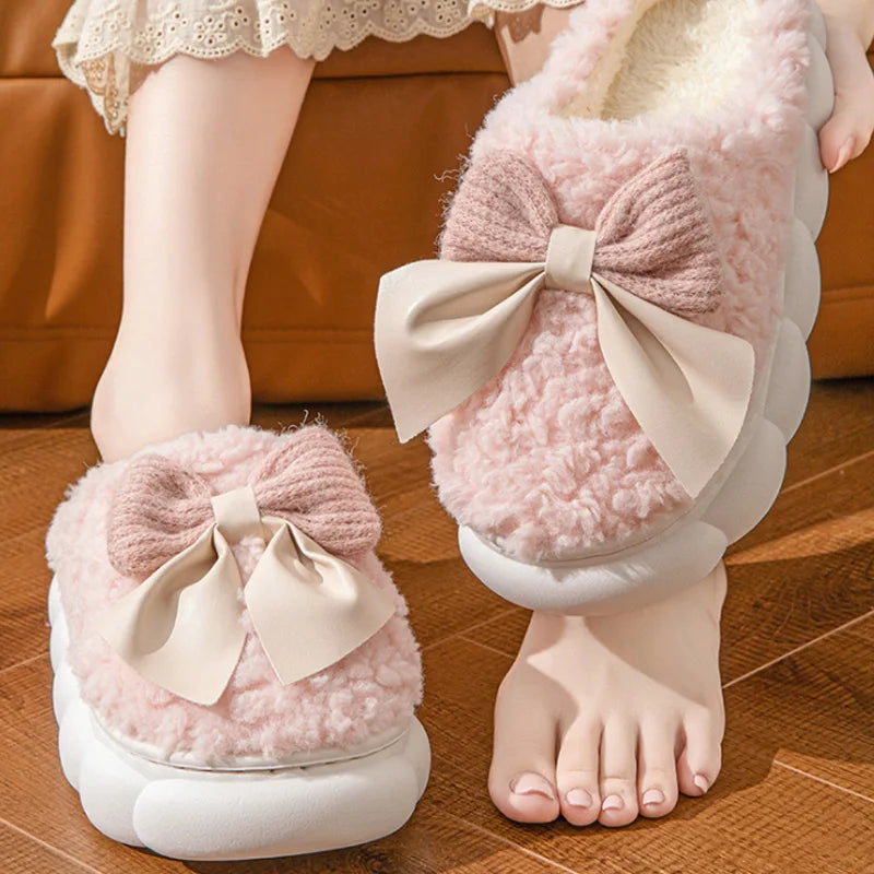 Pantufas Femininas de Pelúcia com Laço – Conforto e Maciez para o Inverno