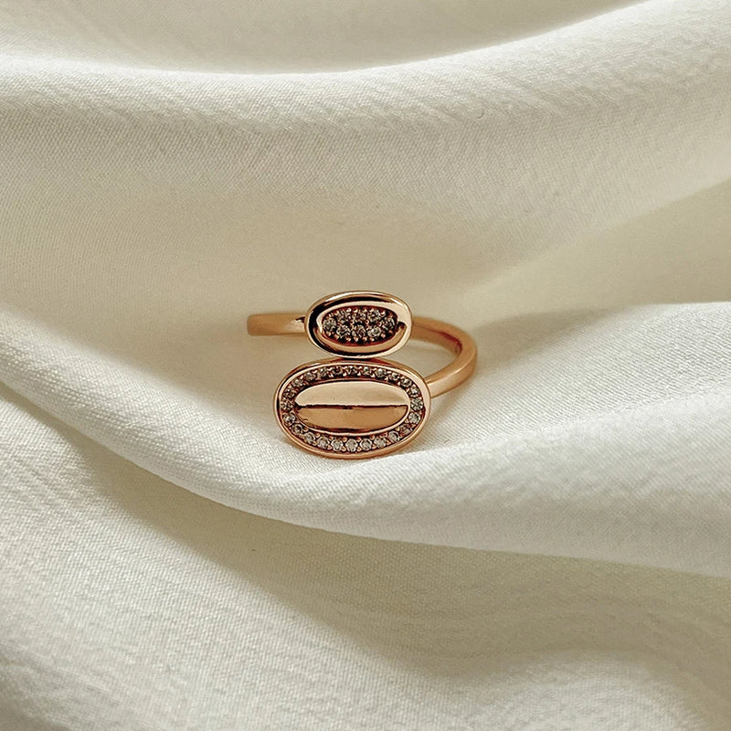 Anel Duplo Cruzado Feminino em Aço Inoxidável Banhado a Ouro – Design Luxuoso com Zircônia