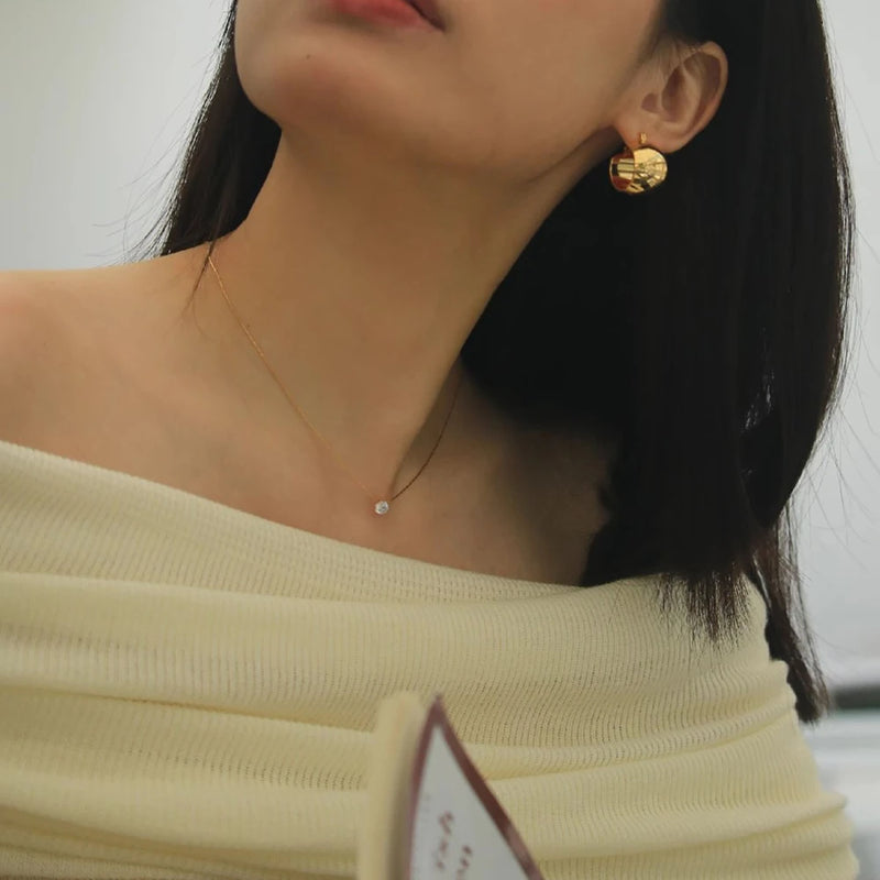 Colar Feminino Minimalista em Aço Inoxidável Banhado a Ouro com Zircônia Brilhante e Corrente Antioxidante