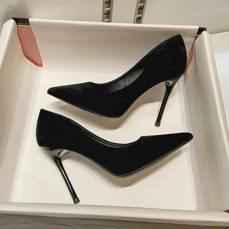 Salto Alto Feminino: Elegância, Conforto e Versatilidade para Festa ou Trabalho