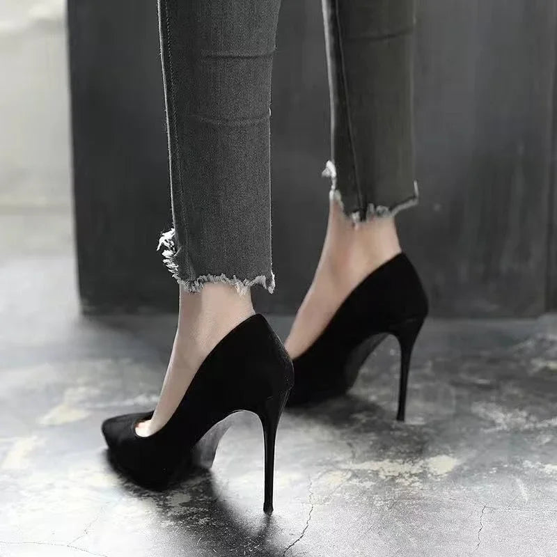 Salto Alto Feminino: Elegância, Conforto e Versatilidade para Festa ou Trabalho