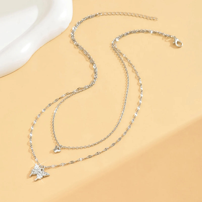 Colar Duplo Borboleta Brilhante – Elegância Feminina para Festas e Presentes