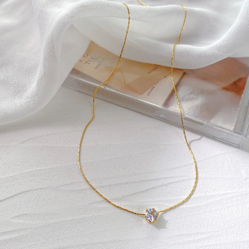 Colar Feminino Minimalista em Aço Inoxidável Banhado a Ouro com Zircônia Brilhante e Corrente Antioxidante