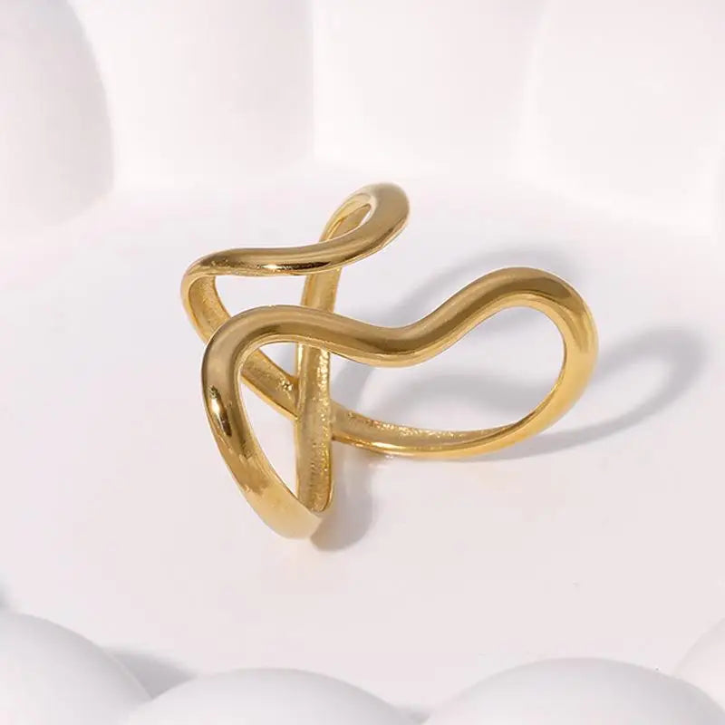 Anel Fashion Dourado 18K em Aço Inoxidável – Charme e Estilo à Prova d’Água